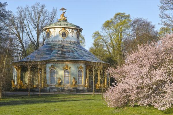 One of the jewels of the palace park: the Chinese House. The pavilion’s exterior features life-sized gilded figures depicting Chinese musicians and tea drinkers, which were based on sketches from Frederick the Great himself. The playful green Rococo building is one of the most famous examples of the Chinoiserie style, which influenced European court culture in the 18th century and represented European ideas of China rather than an accurate representation. This pavilion also symbolized an escape into a fantasy world for the monarch during his stays at Sanssouci. (With permission, © SPSG/Hans Bach)