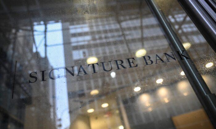 Signature Bank Executives Allegedly Sold $100 Million in Stock During Crypto Surge: WSJ