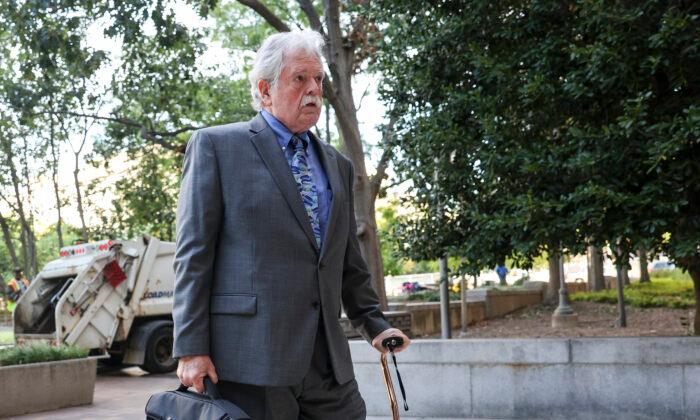 Defendant Thomas Caldwell arrives at federal court in Washington on September 27, 2022. (Kevin Dietsch/Getty Images)