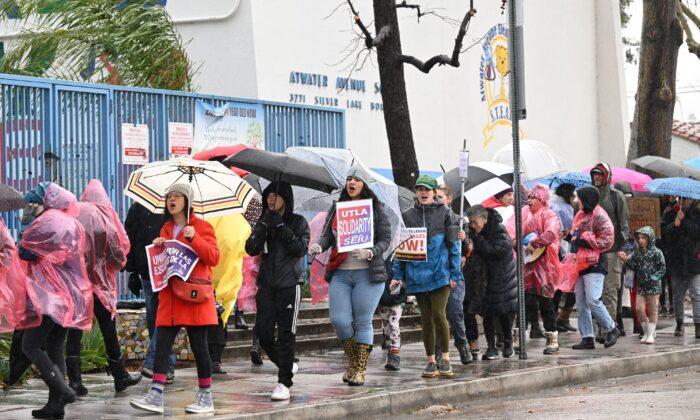 Los Angeles Public Schools Closed as Unions Launch 3-Day Strike