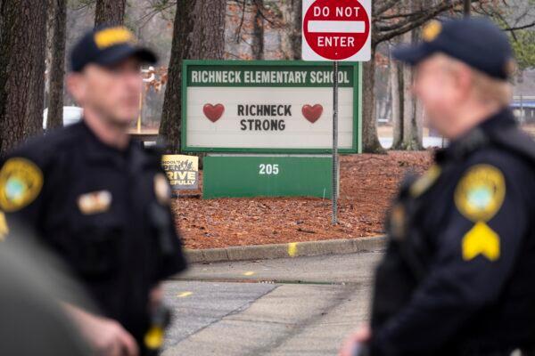  Police look on as students return to Richneck Elementary in Newport News, Va., on Jan. 30, 2023. (Billy Schuerman/The Virginian-Pilot via AP)