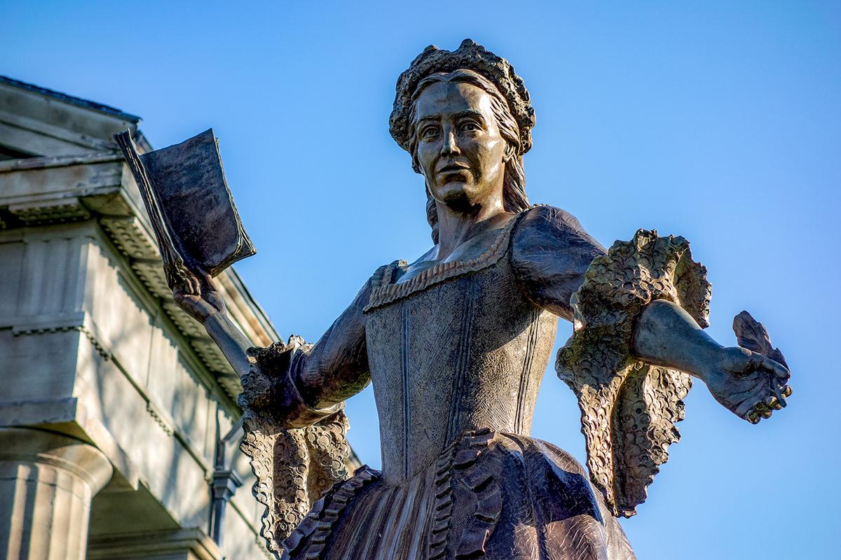 She wrote a history of our emerging nation. Mercy Otis Warren bronze statue, by David Lewis, at Barnstable County Courthouse, Mass. (<a href="https://commons.wikimedia.org/wiki/File:Mercy_Otis_Warren_bronze_statue_at_Barnstable_County_Courthouse.jpg">Kenneth C. Zirkel</a>/<a href="https://creativecommons.org/licenses/by-sa/3.0/deed.en">CC BY-SA 3.0</a>)