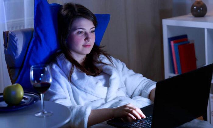 Tips to Improve Negative Health Effects of Staying Up Late