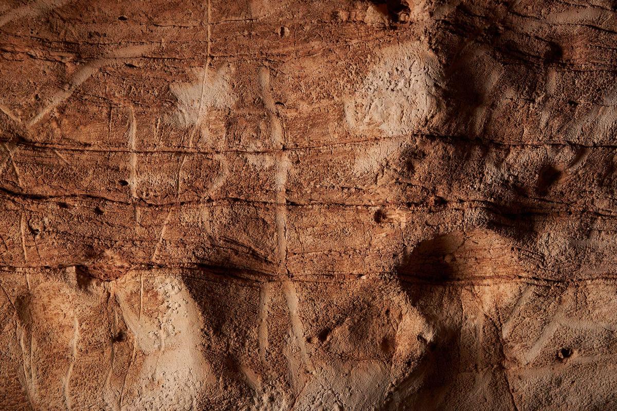 The wall engravings may have been carved using stone tools, wood, and human fingers. (Courtesy of <a href="https://twitter.com/iphes?lang=en">IPHES</a> - <a href="https://www.instagram.com/iphes_cerca/?hl=en">Catalan Institute of Human Paleoecology and Social Evolution</a>)