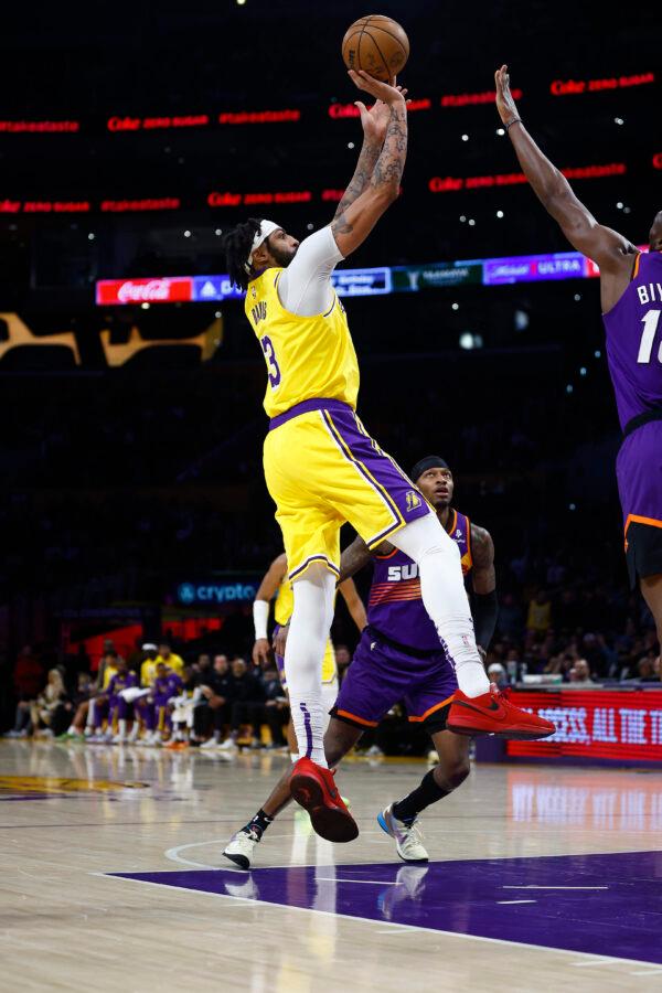 Anthony Davis (3) of the Los Angeles Lakers takes a shot against the Phoenix Suns in the first half at Crypto.com Arena in Los Angeles on March 22, 2023. (Ronald Martinez/Getty Images)