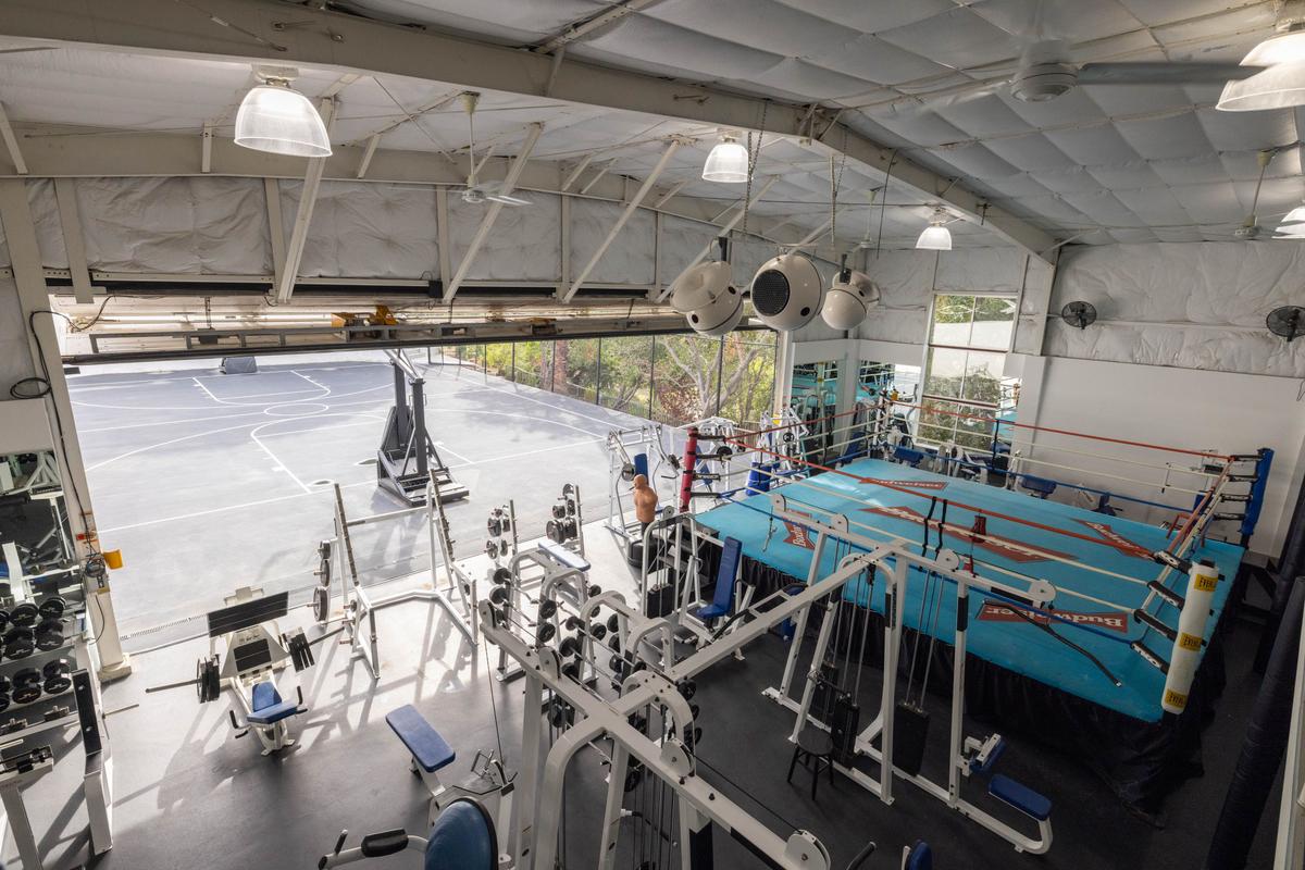 Wahlberg’s passion for physical fitness is evident in the home’s very well-equipped gym, complete with a full-size boxing ring and a basketball court. (Courtesy of Tyler Hogan and TopTenRealEstateDeals.com)