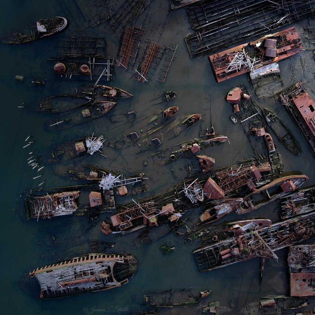 A Staten Island boat graveyard seen from above. (Courtesy of <a href="https://www.instagram.com/hamptonsdroneart/">Joanna L Steidle</a>)