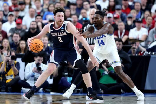 Drew Timme (2) of the Gonzaga Bulldogs dribbles the ball against Kenneth Nwuba (14) of the UCLA Bruins during the second half in the Sweet 16 round of the NCAA Men's Basketball Tournament in Las Vegas on March 23, 2023. (Sean M. Haffey/Getty Images)