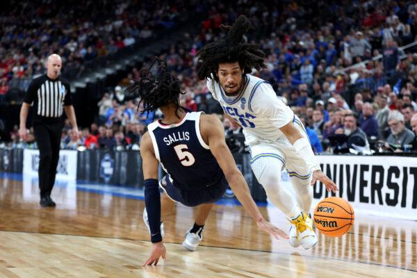 Tyger Campbell (10) of the UCLA Bruins drives past Hunter Sallis (5) of the Gonzaga Bulldogs during the second half in the Sweet 16 round of the NCAA Men's Basketball Tournament in Las Vegas on March 23, 2023. (Sean M. Haffey/Getty Images)