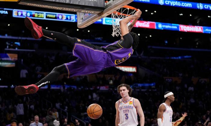 Anthony Davis Scores 37, Lakers Hold Off Thunder 116-111