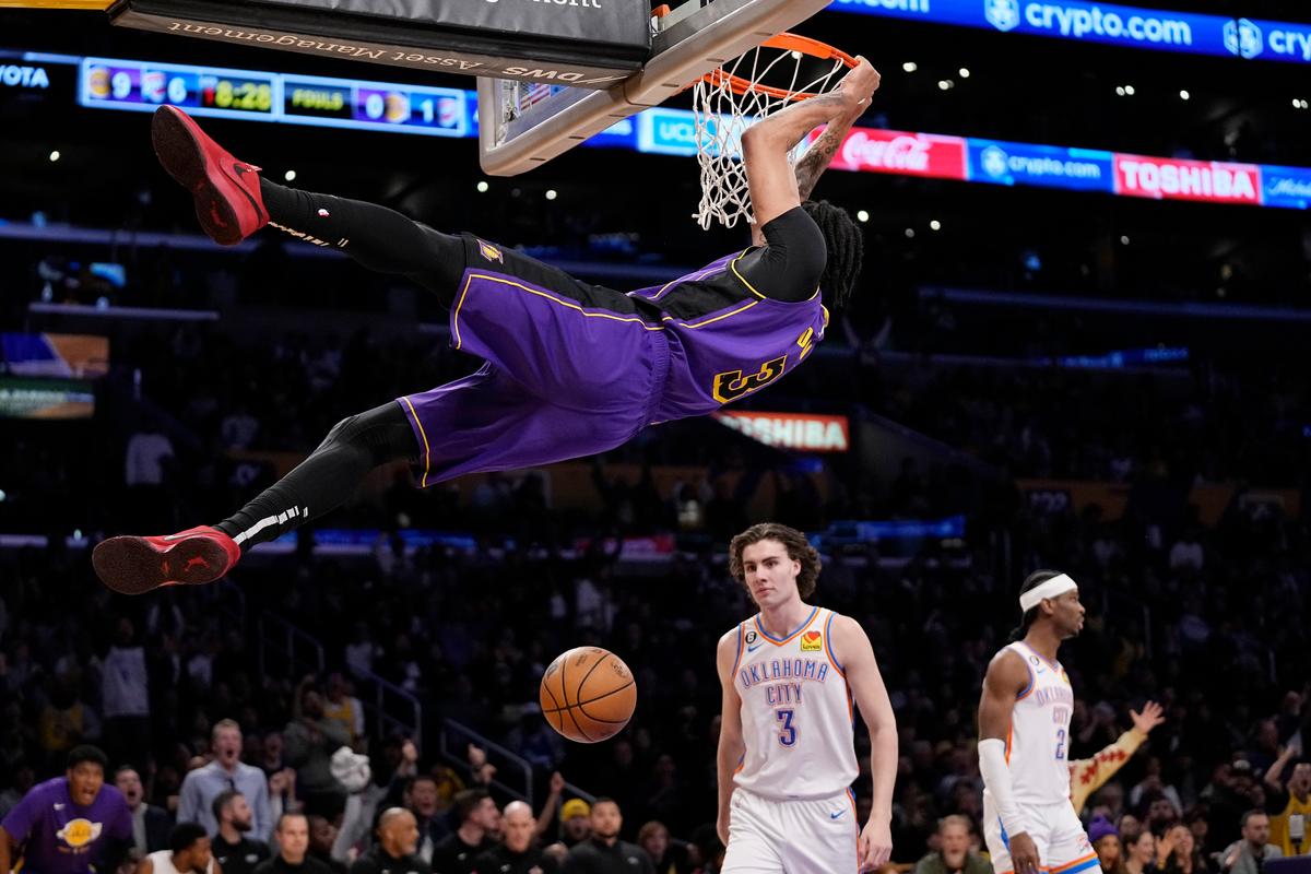 Anthony Davis Scores 37, Lakers Hold Off Thunder 116-111