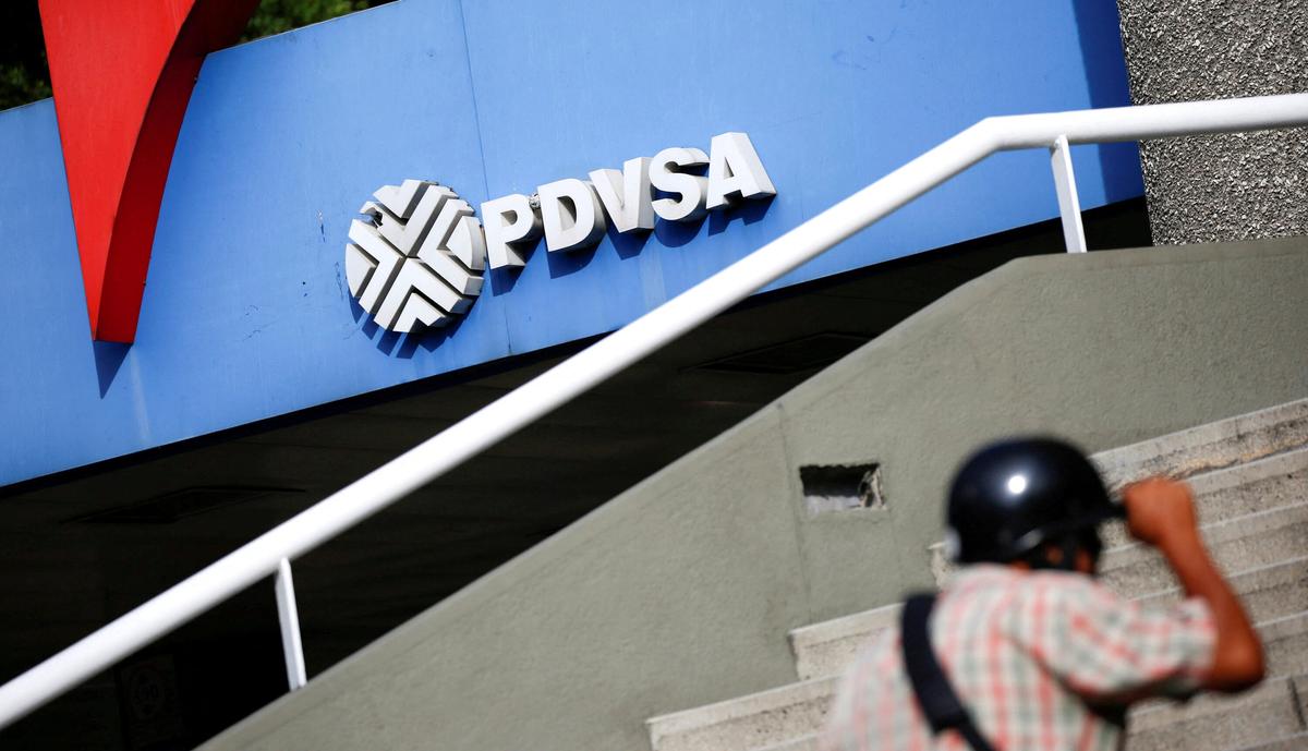 Venezuela Arrests 21 in Corruption Crackdown, 11 More Wanted