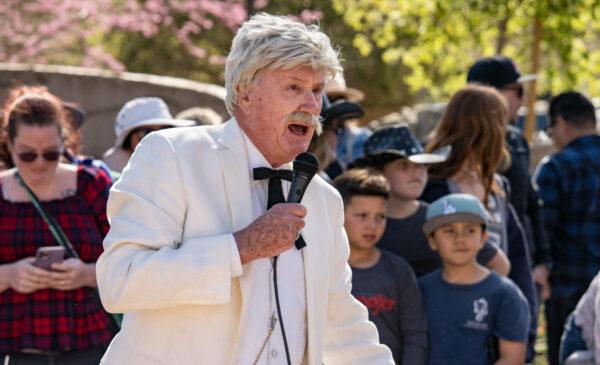 Mark Twain impersonator Michael Fitzgibbons performs at the 7th annual Frog Jumping Contest in San Juan Capistrano, Calif., on March 24, 2023. (John Fredricks/The Epoch Times)