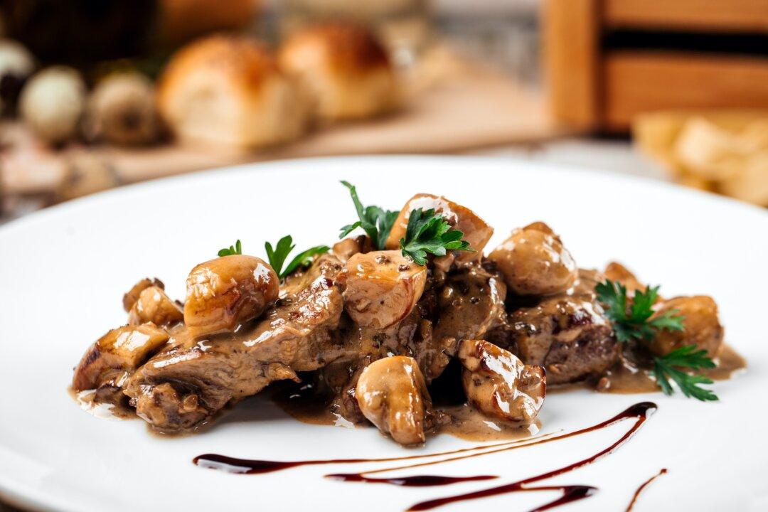Steak Chasseur (Steak with Mushrooms and Red Wine)