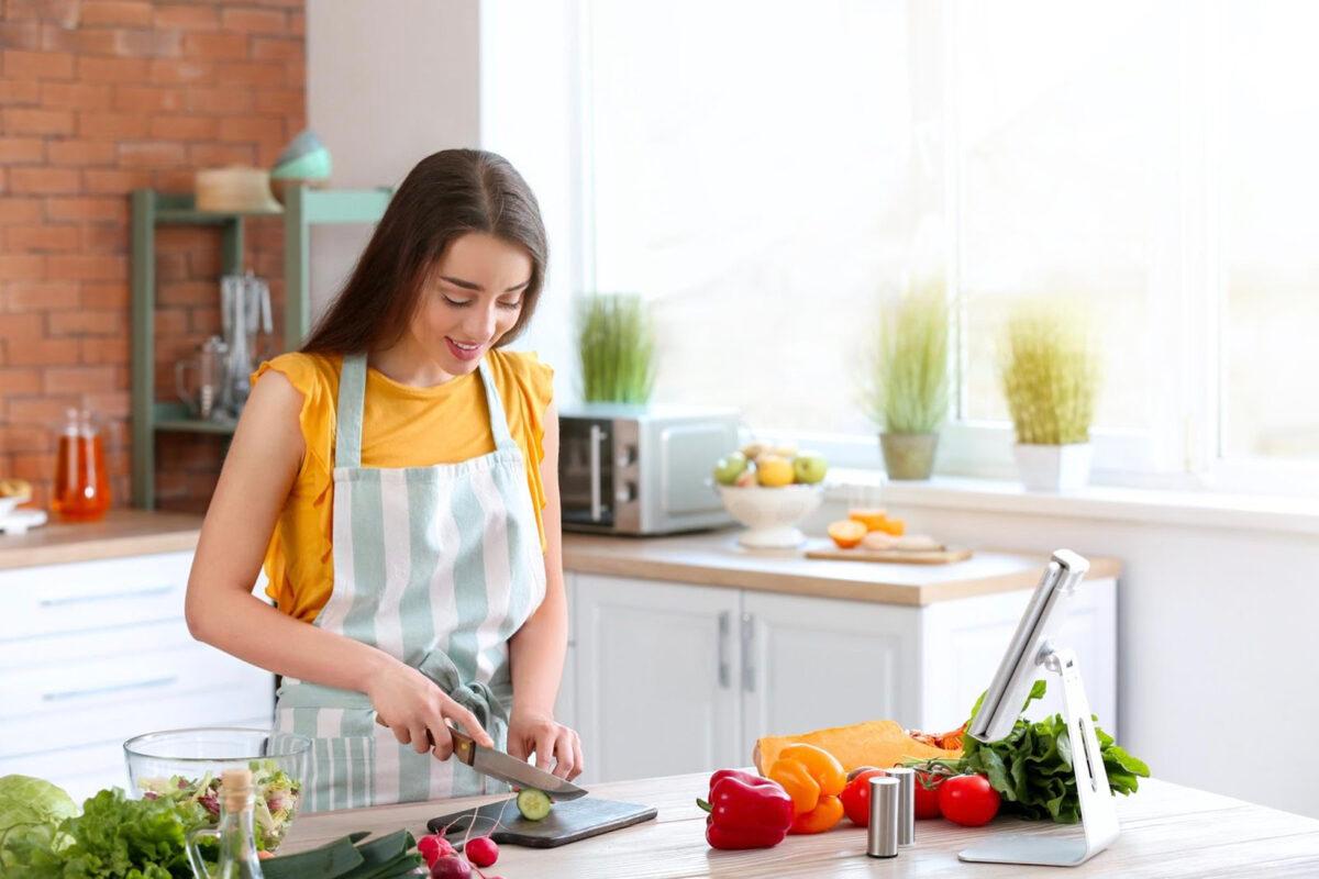 Adding more vegetables and fruits to the diet helps prevent colorectal cancer. (Shutterstock)