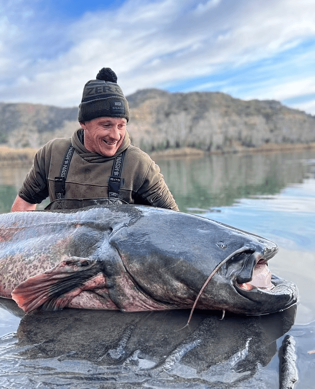 Ditch Ballard with the 222-pound catfish (Courtesy of <a href="https://www.instagram.com/ebromadcats/">Ditch Ballard</a>)