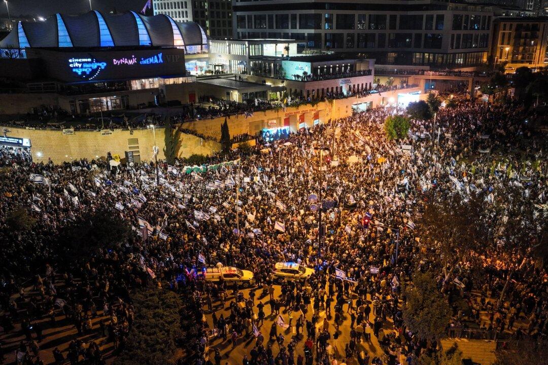 Israeli Government Delays Judicial Overhaul Bill Amid Mass Protests