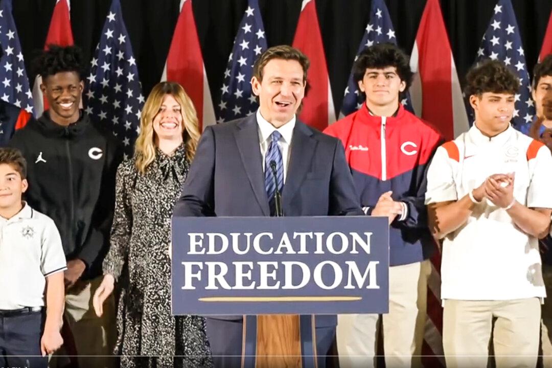 DeSantis Signs Florida School Choice Bill so ‘Money Follows the Child’