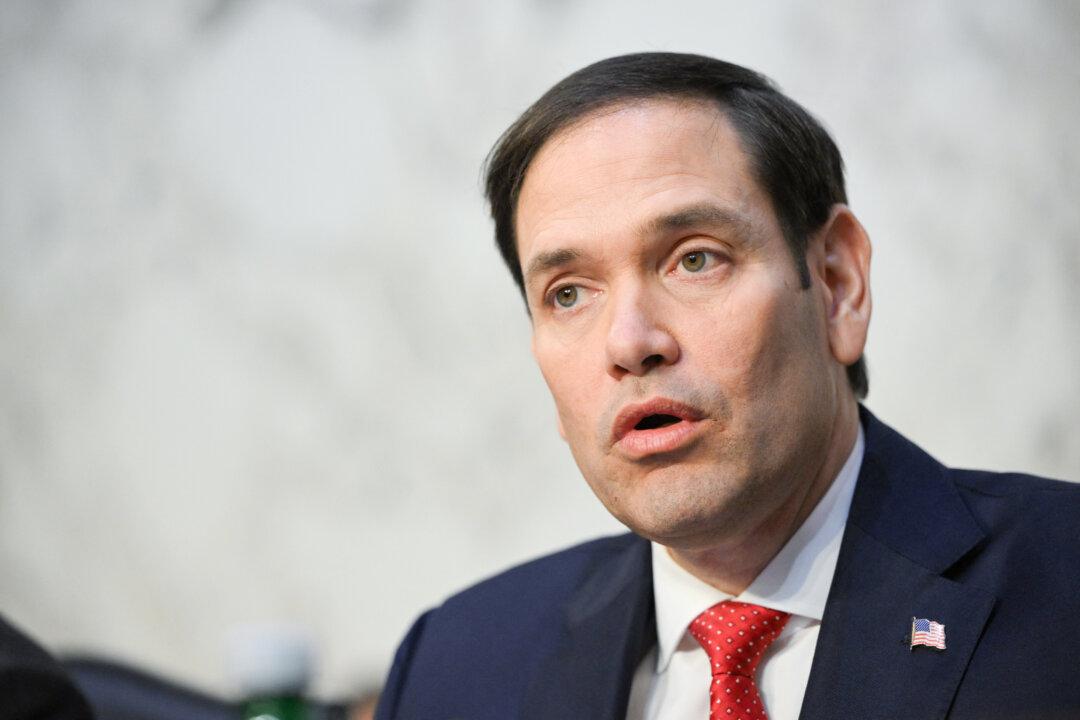 Senate Republicans Demand Security Clearance Details of 51 Ex-Officials Who Signed Hunter Biden Laptop Letter