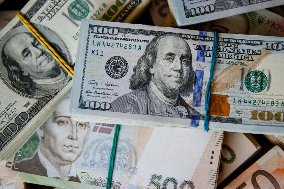 Dollar Steadies in Uneasy Market Calm