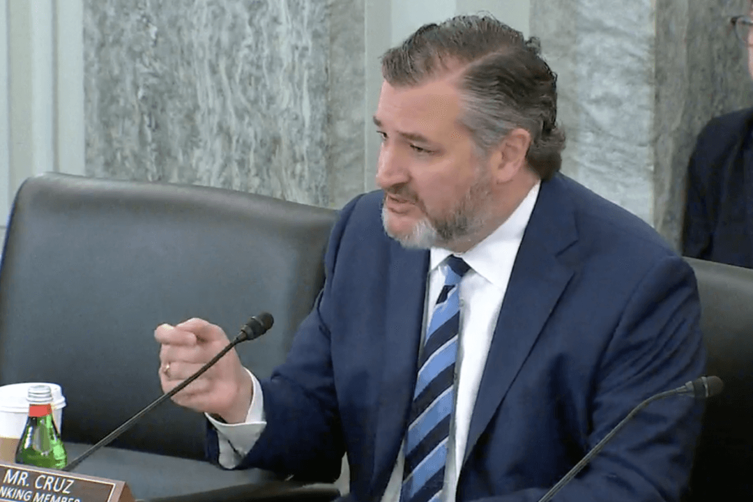 Still Using ‘Slips of Paper,’ Archaic Systems, FAA Unfit to Handle ‘Next-Gen’ Aviation: Sen. Cruz