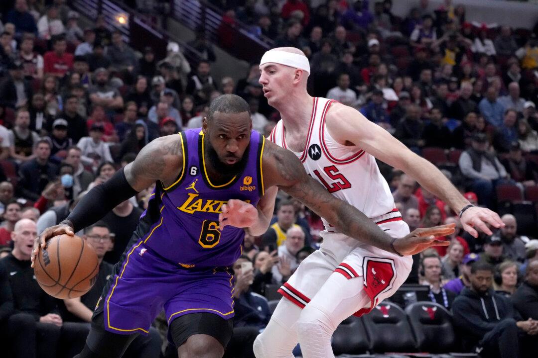 LeBron James, Anthony Davis Lead Lakers Past Bulls 121–110