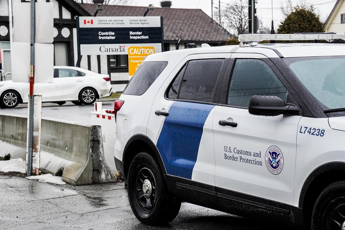 US Border Patrol Apprehends Record Number of Migrants Crossing From Canada thumbnail