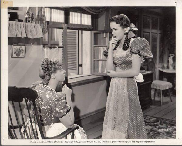 Jenny (Anne Gwynne, L) and Ilonka Tolnay (Deanna Durbin) are friends in "Spring Parade." (Universal Pictures)