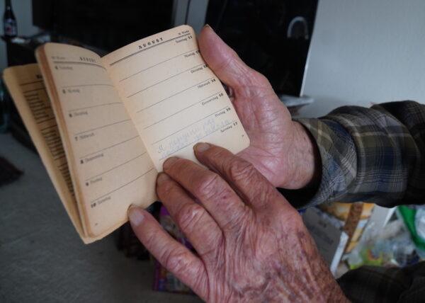 At 91, George Ilinsky still has the diary he kept as a young boy in Ukraine during World War II. (Allan Stein/The Epoch Times)