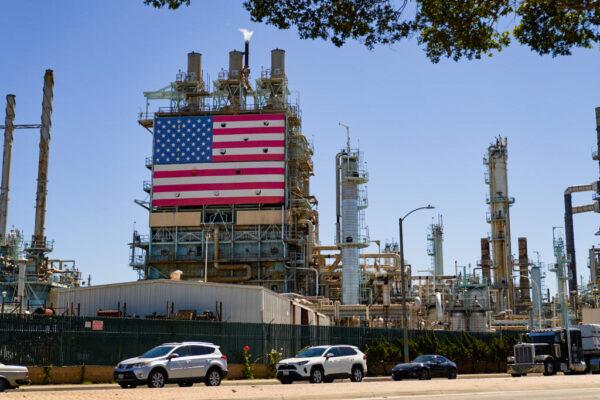 An oil refinery displays a U.S. flag in Wilmington, Calif., on Sept. 21, 2022. (Allison Dinner/Getty Images)