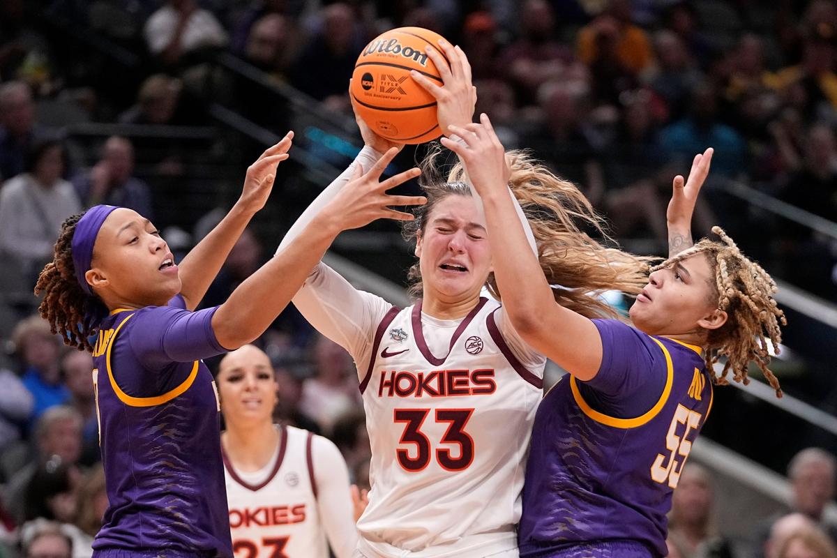 Virginia Tech's Elizabeth Kitley is trapped between LSU's LaDazhia Williams and Kateri Poole during the first half of an NCAA Women's Final Four semifinals basketball game in Dallas, on March 31, 2023 (Darron Cummings/AP Photo)