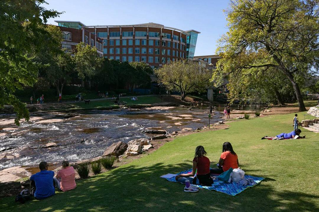 This SC City Ranks Higher Than Disneyland on List of 10 Best US Spring Break Vacation Spots