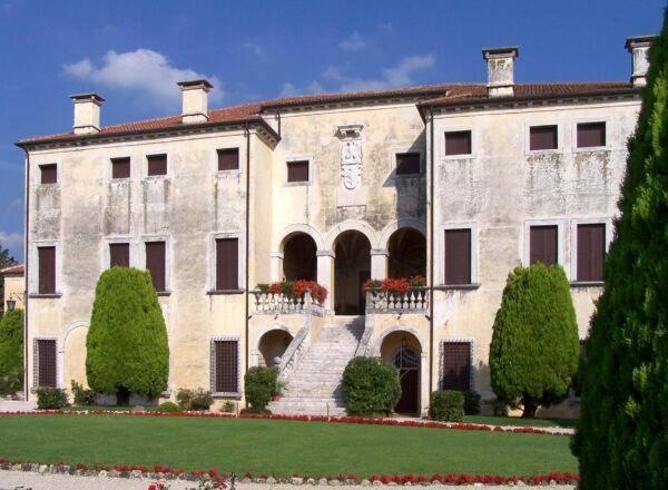 Andrea Palladio’s first villa commission, Villa Godi in Lonedo, in northeast Italy. (Dogears/<a href="https://commons.wikimedia.org/wiki/File:Palladio_Villa_Godi_photo.jpg?uselang=it">CC SA-BY 3.0</a>)