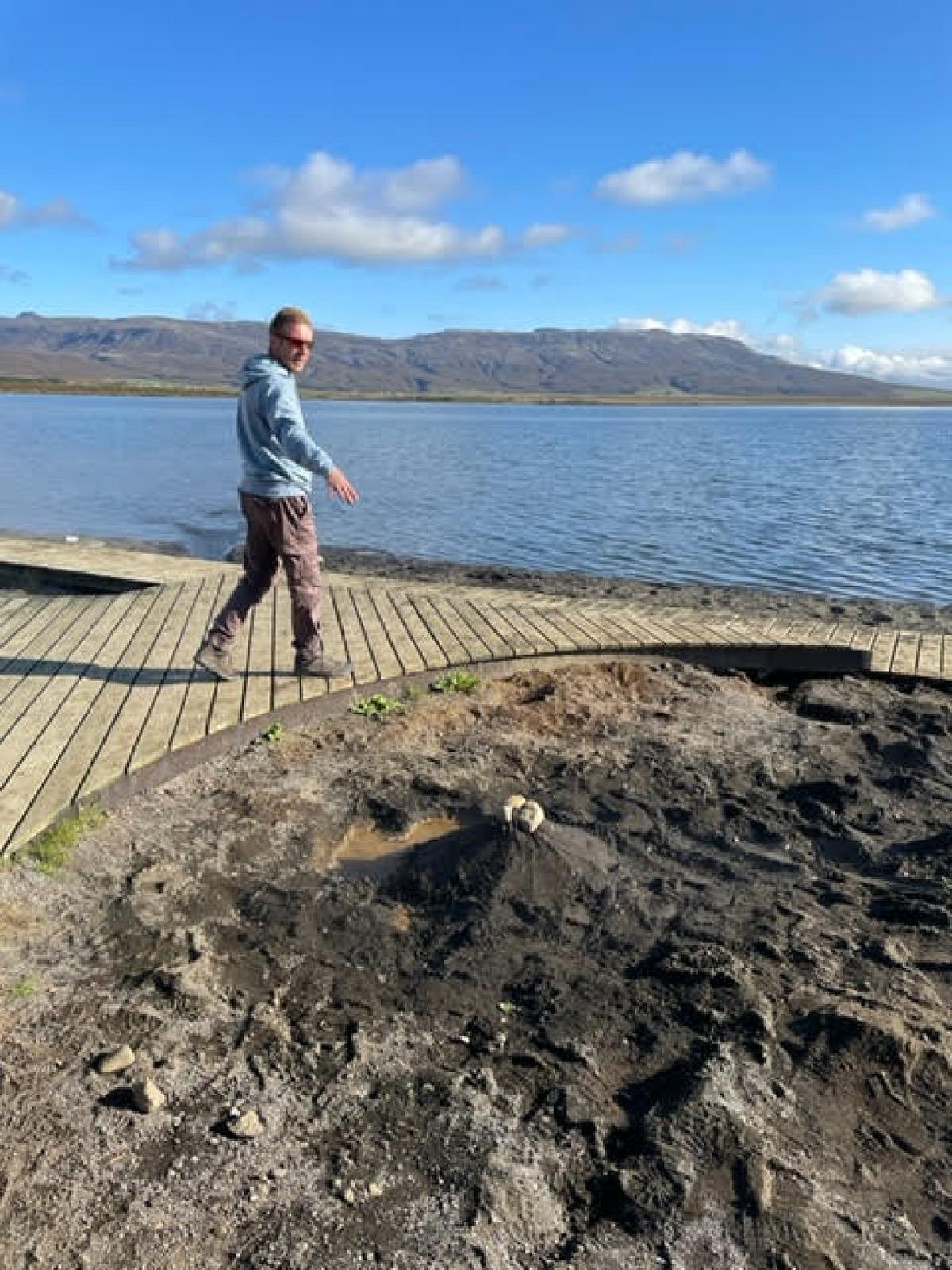 Nice Travel guide, David Jaron, explains how geothermal baking happens on a Golden Tour in Iceland. (Courtesy of Lesley Frederikson)