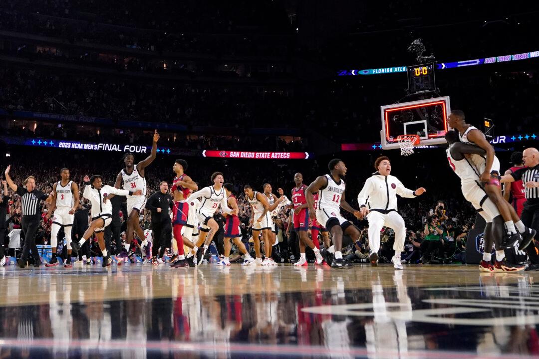San Diego State Rallies, Defeats FAU on Buzzer-Beater, 72–71