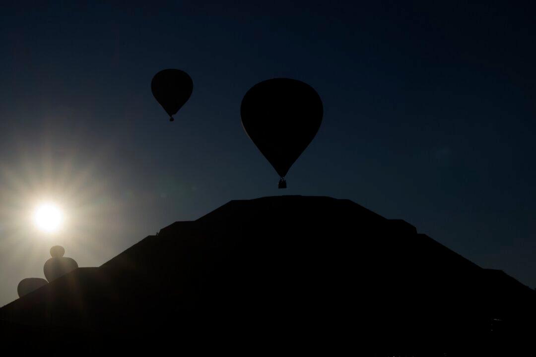 2 Dead in Hot Air Balloon Accident Outside of Mexico City