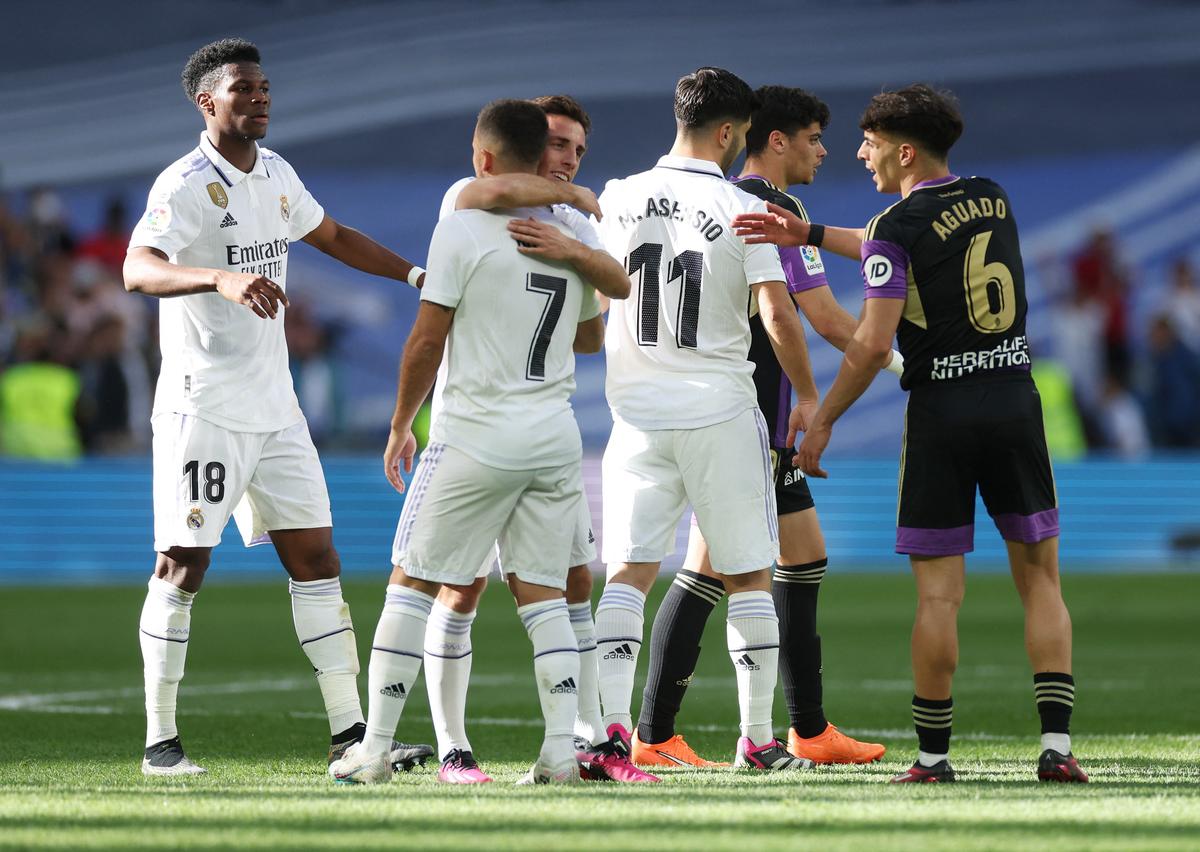 Benzema Nets 7-Minute Hat-Trick as Real Madrid Thrash Valladolid