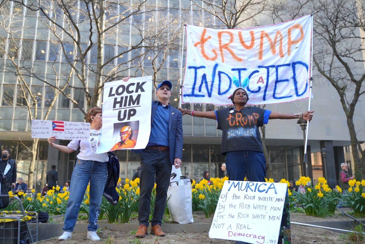 Protesters outside the New York County Criminal Court ahead of former President Donald Trump's arraignment on April 4, 2023. (Chung I Ho/The Epoch Times)