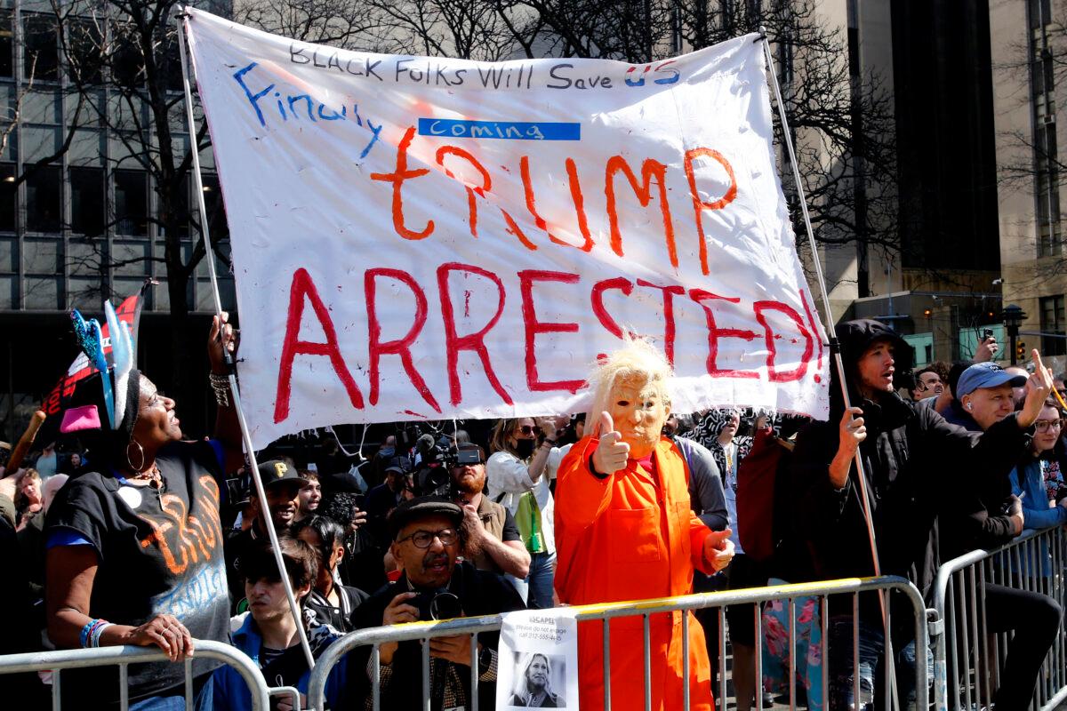 Opponents of former US President Donald Trump protest outside the Manhattan District Attorney's office in New York City on April 4, 2023.  (Leonardo Munoz/AFP via Getty Images)