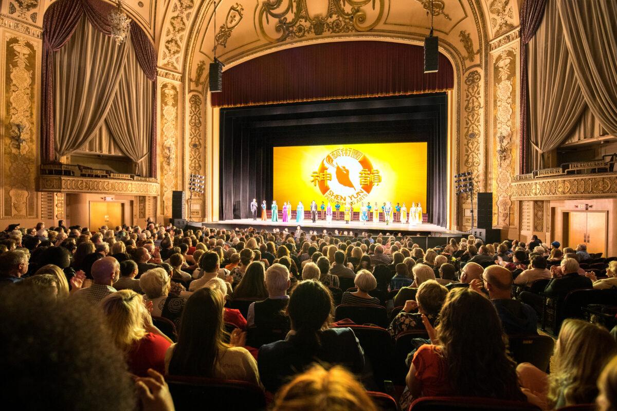 Shen Yun Performing Arts North America Company takes a curtain call at the Orpheum Theater in Omaha, Nebraska on April 3, 2023. (Hu Chen/The Epoch Times)