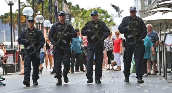 Members of the New South Wales (NSW) state riot squad police carry machine guns as they patrol on Sydney's Circular Quay on December 18, 2017. (William West/AFP via Getty Images)