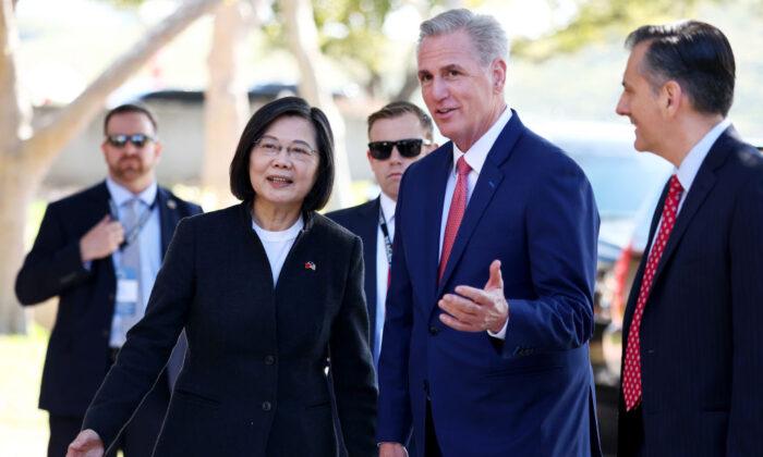 Pelosi Praises McCarthy Meeting With Taiwan President
