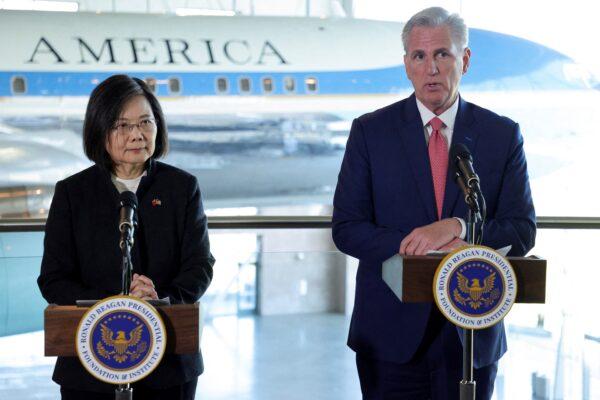 Taiwan's President Tsai Ing-wen and the U.S. Speaker of the House Kevin McCarthy hold a news conference following a meeting at the Ronald Reagan Presidential Library in Simi Valley, Calif., on April 5, 2023. (David Swanson/Reuters)