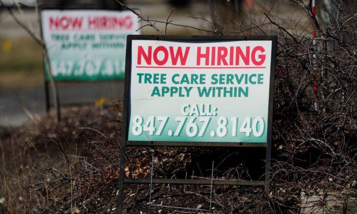 US Jobless Claims Rise but Remain at Historically Low Levels