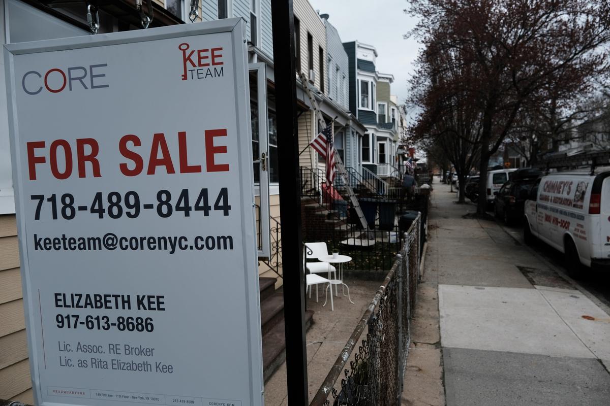Housing Payments Rise Across US Despite Fall in Home Prices