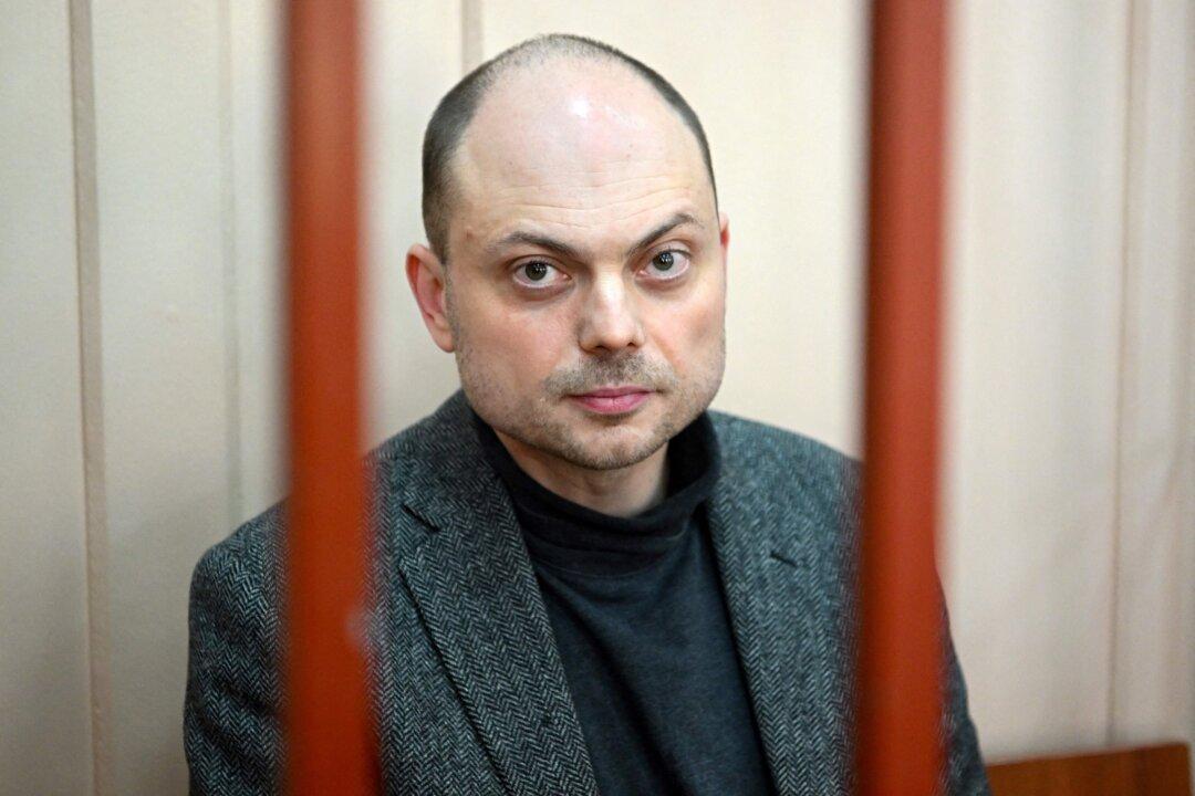 Lawyer: 25-year Term Sought for Russian Opposition Figure