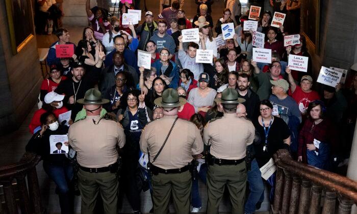 People Protest Expulsion of Legislators at Tennessee State Capital