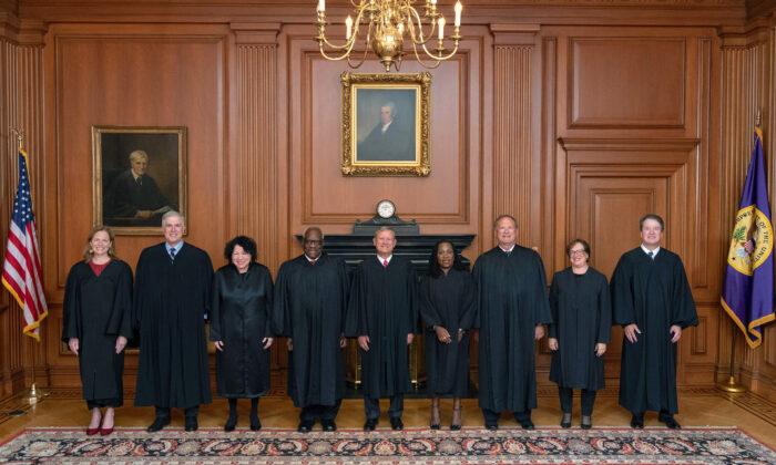 US Supreme Court to Make Decision on Case as 20 Attorneys General Weigh In