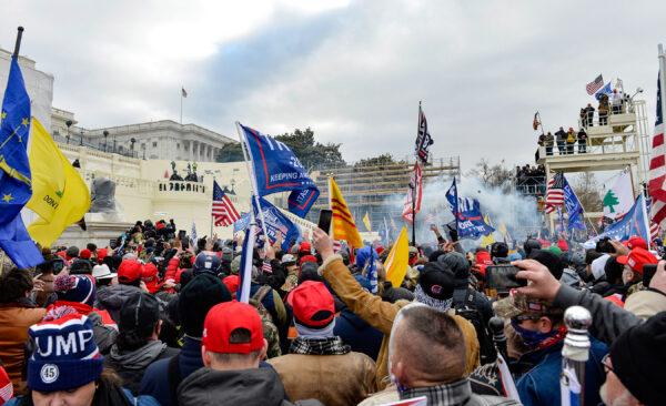 Supporters of President Donald Trump clash with police outside the Capitol in Washington DC on January 6, 2021. (Joseph Prezioso /AFP via Getty Images)