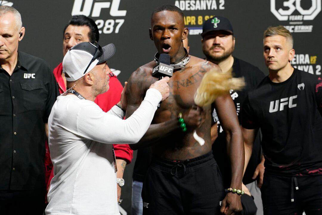 Israel Adesanya Knocks out Alex Pereira in UFC Title Rematch